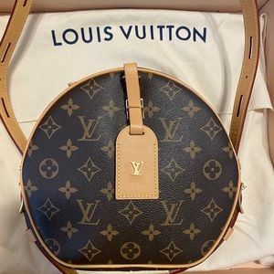 LOUIS VUITTON
Monogram Boite Chapeau Souple MM
